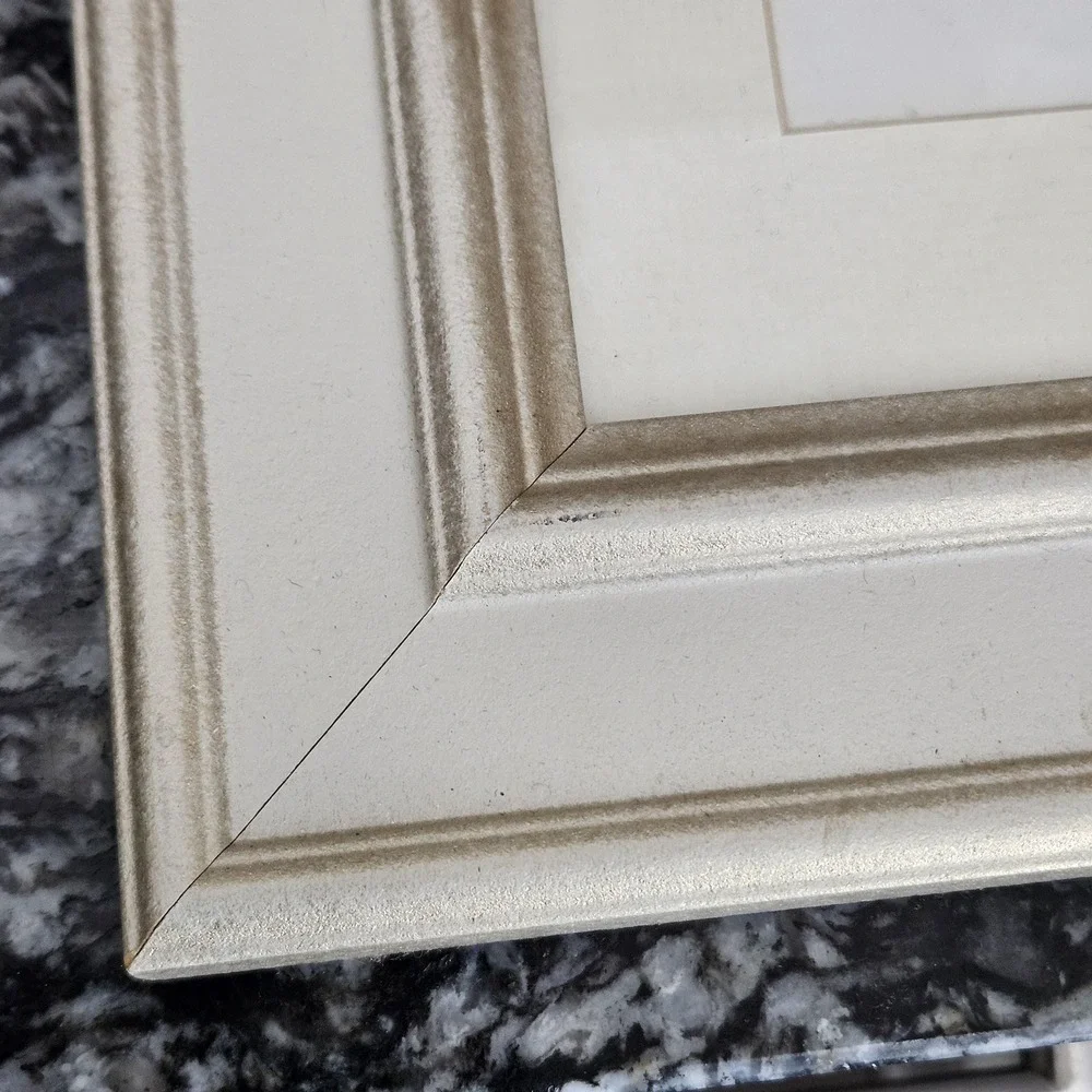 Tulips‎ Print with J.Kiley Signature in a beige and gold glitter wooden frame
